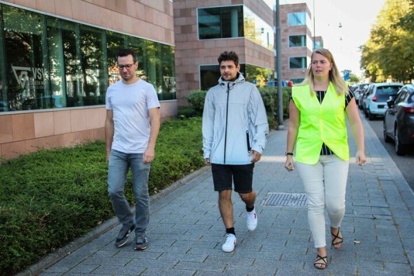 verschil fluo, reflecterende en gewone kledij overdag