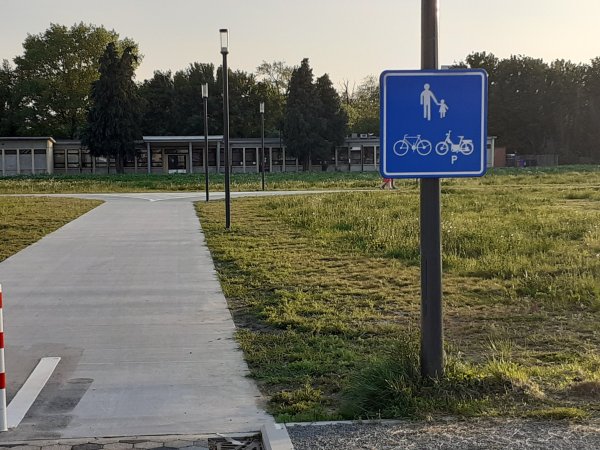 Verkeersbord voorbehouden weg