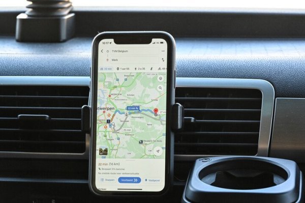 gsm in houder in auto