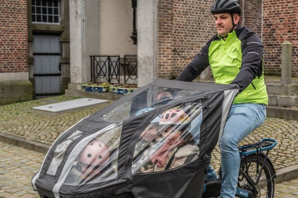man met bakfiets