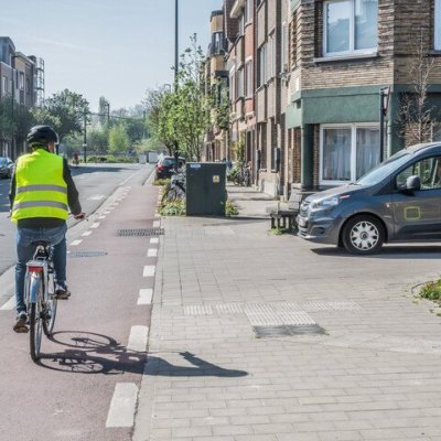 fietser op een doorlopend fietspad