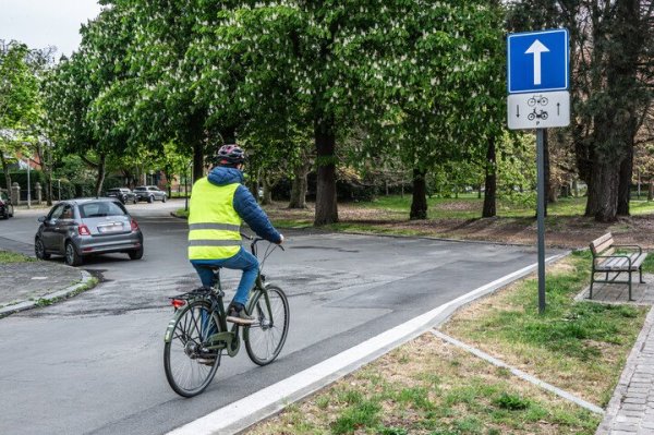 fietser die een eenrichtingsstraat rijdt